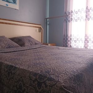 Camera piccola con letto king size